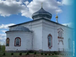 Удивительный памятник есть в Окуловском районе — церковь Николая Чудотворца. С ней связаны имена известных русских литераторов Серебряного века. Удивительный памятник есть в Окуловском районе — церковь Николая Чудотворца. С ней связаны имена известных русских литераторов Серебряного века.